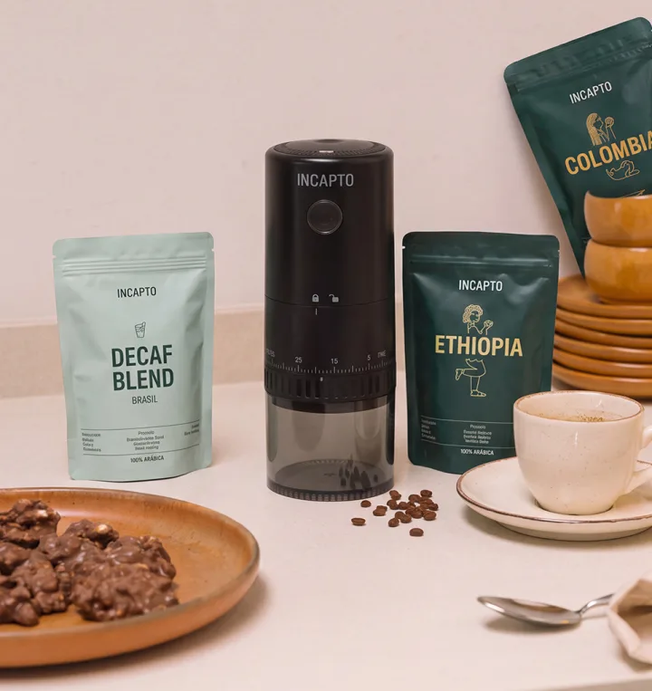 Café d'origine en grains avec moulin électrique