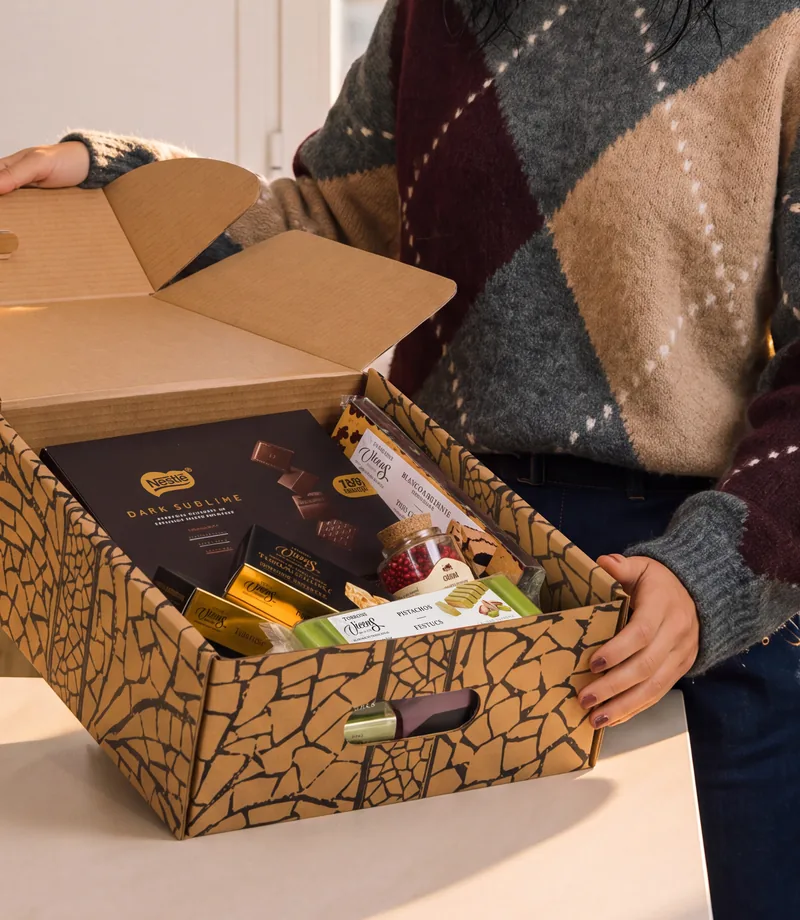 Coffret gourmand avec chocolats et nougats